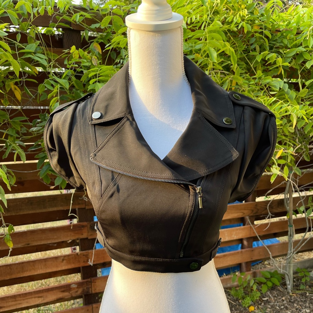 NWT Bebe Cropped Short Sleeve Zipper Jacket